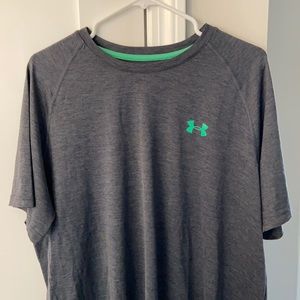 Under Armour T-shirt